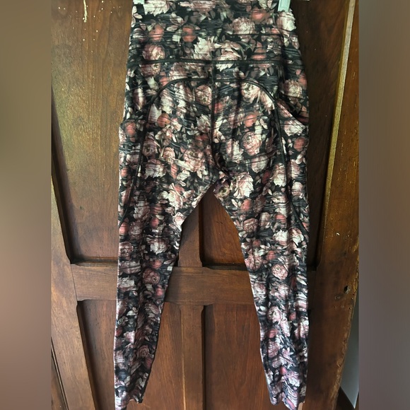 Lululemon rose print running leggings - Picture 2 of 2